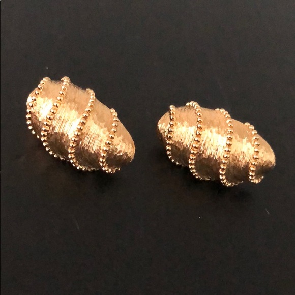 VINTAGE MONET TEARDROP NECKLACE & CLIP ON EARRINGS - Picture 8 of 14